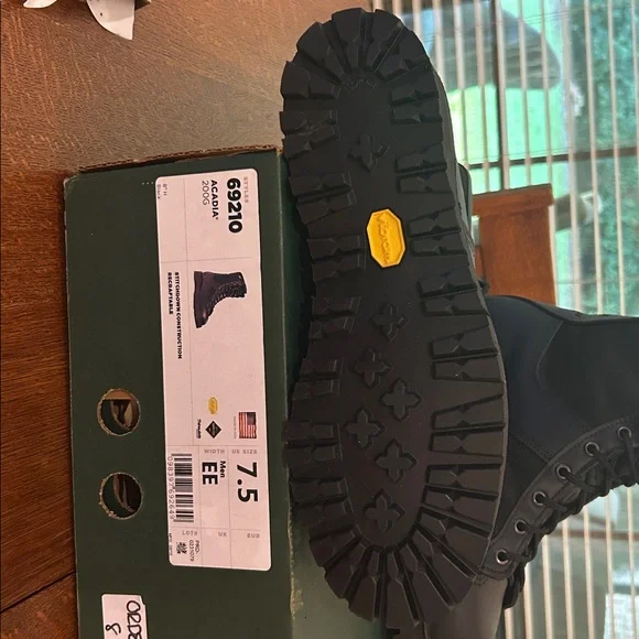 Danner Acadia 200G 8”H Black pair of boots Men's Size 7.5 EE